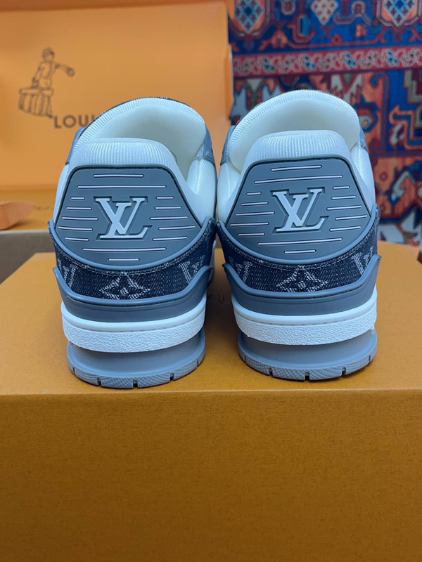 ルイヴィトン靴着用イメージ